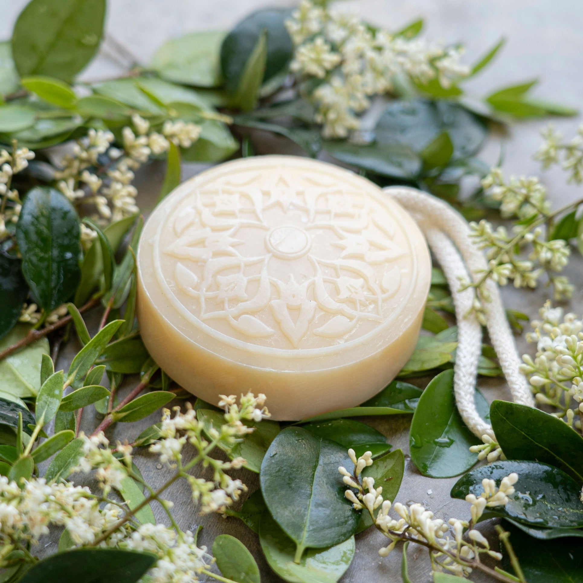 Tea Flower luxury hammam soap - stimulating natural body soap with green tea extracts - handcrafted 350g